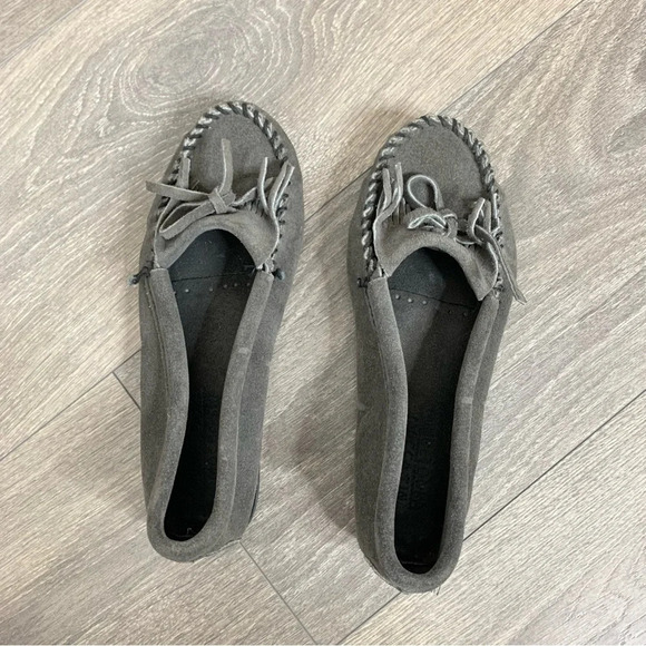 Minnetonka Kilty Moccasins Shoes Suede Leather Flats Gray Fringe western Size 6 - Picture 3 of 10